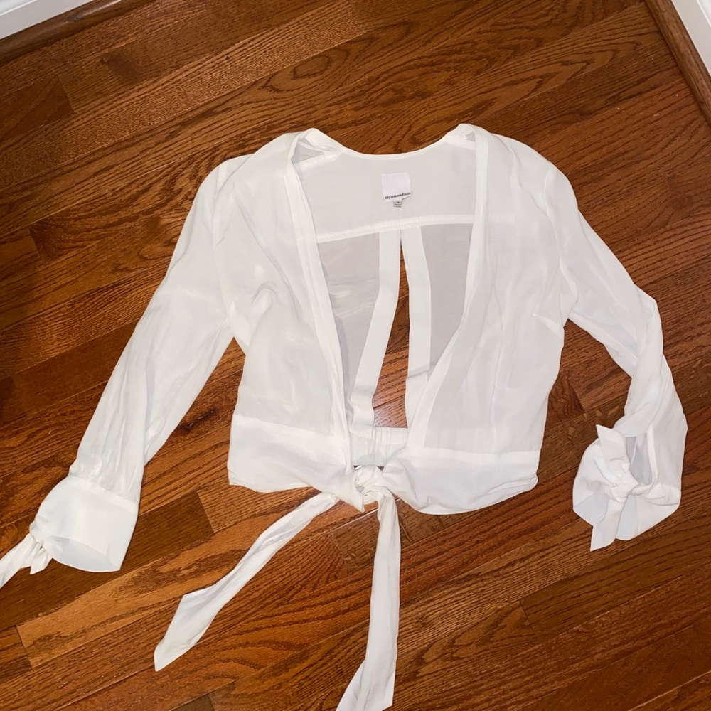 White tie top
